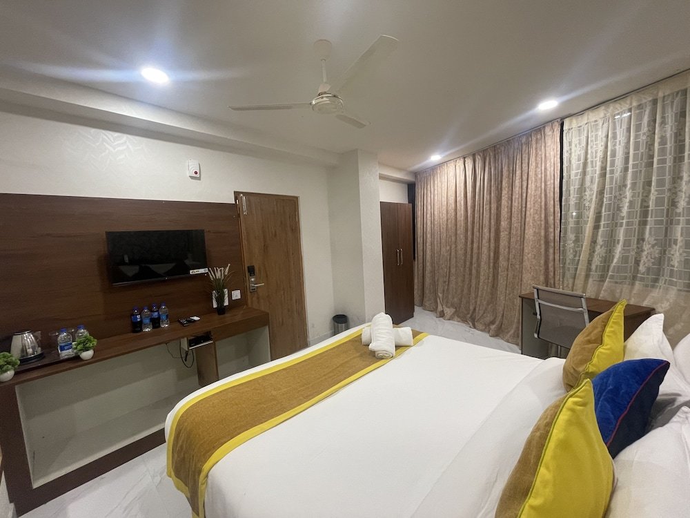 1 Bedroom Standard Double room with city view Hotel Eagle Grand