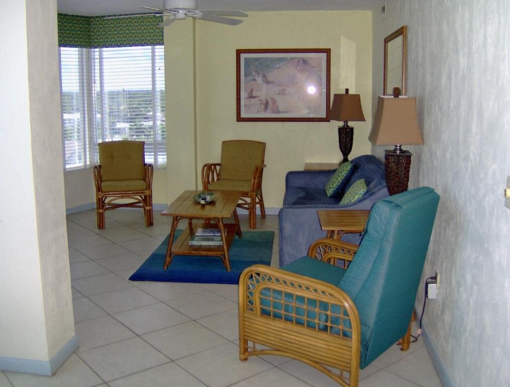 Suite 2 dormitorios con vista parcial al océano Islander Beach Resort - New Smyrna Beach