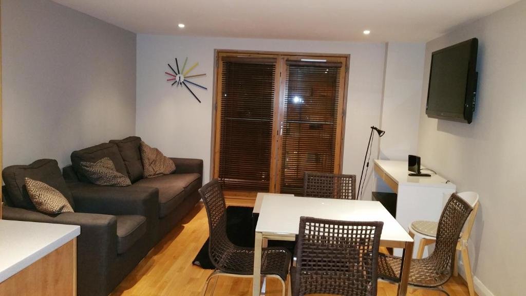 Апартаменты Luxury с 2 комнатами Oxford Apartment- Free parking 2 Bedrooms-2Bathrooms-Located in Jericho Oxford close to Bus and Rail sation