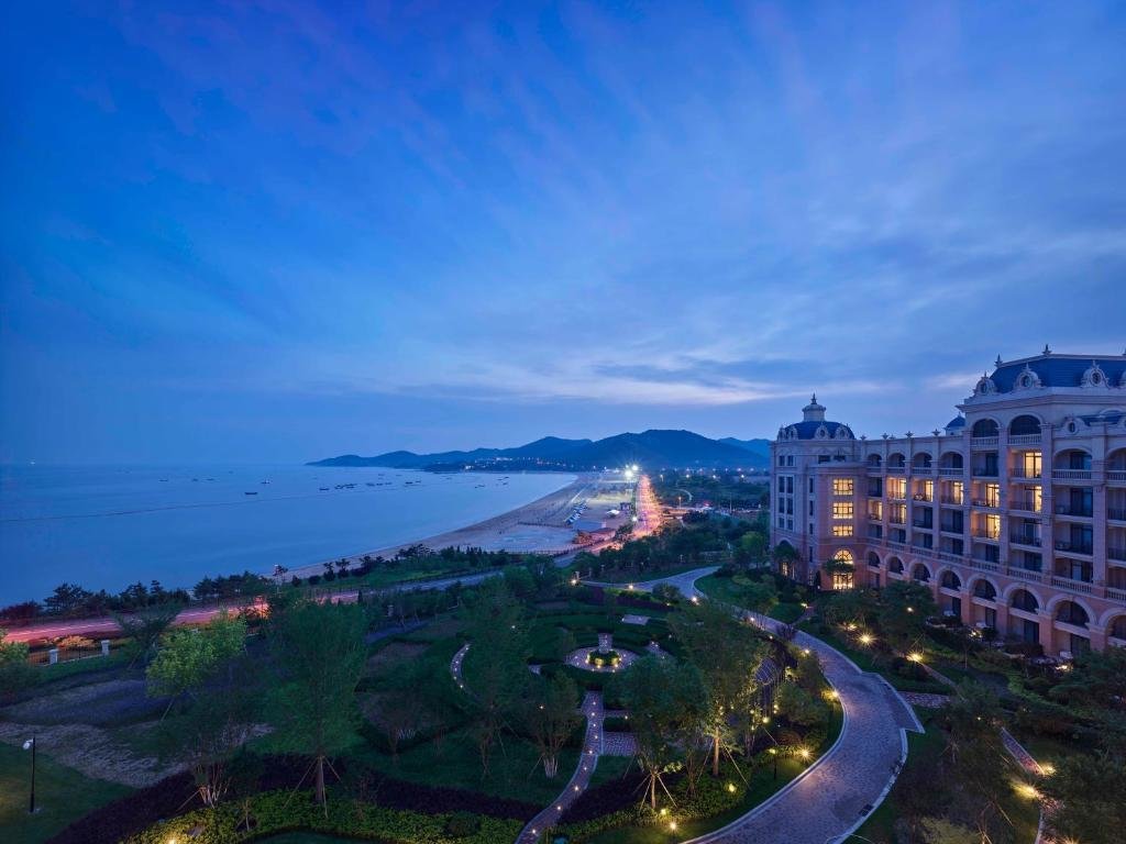 Deluxe room Hilton Dalian Golden Pebble Beach Resort
