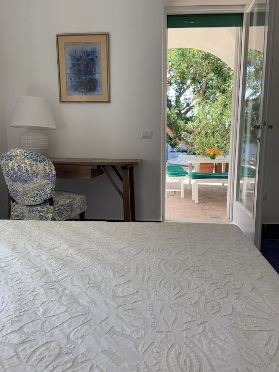 Camera doppia Standard con balcone e con vista sul giardino Il Carrubo Capri
