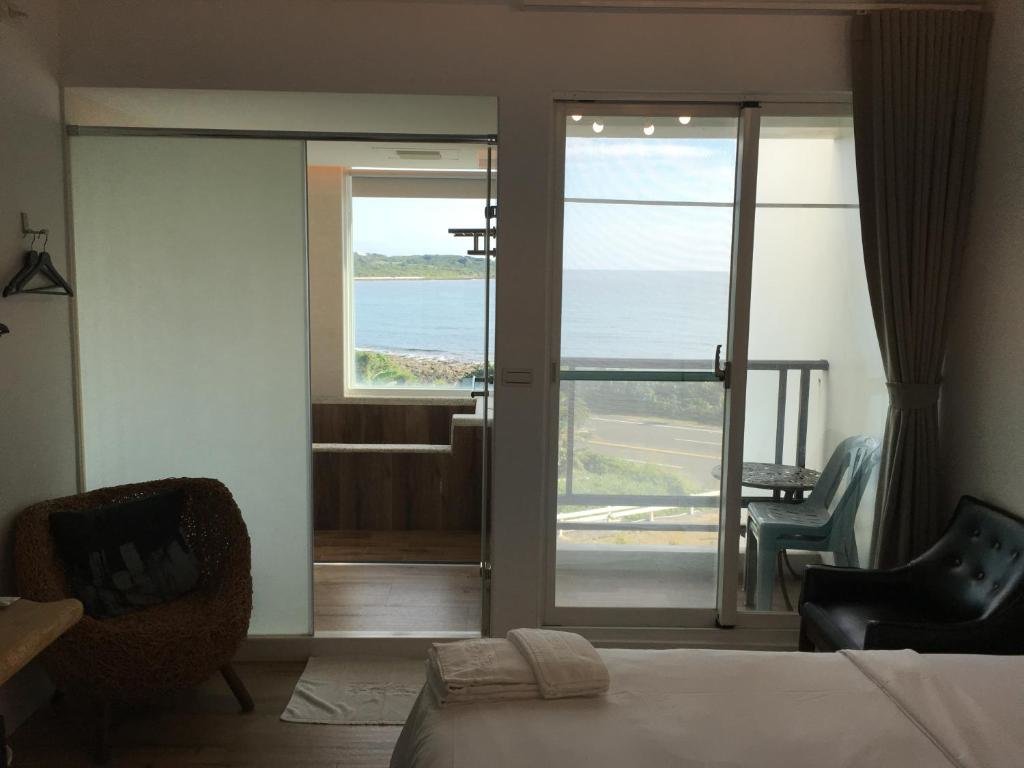 Habitación doble Estándar con balcón y con vista al mar Cest La Vie
