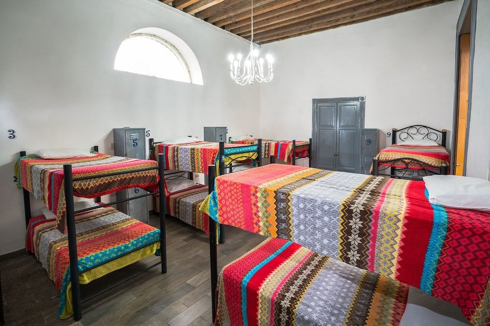 Кровать в общем номере Hostal Santo Domingo
