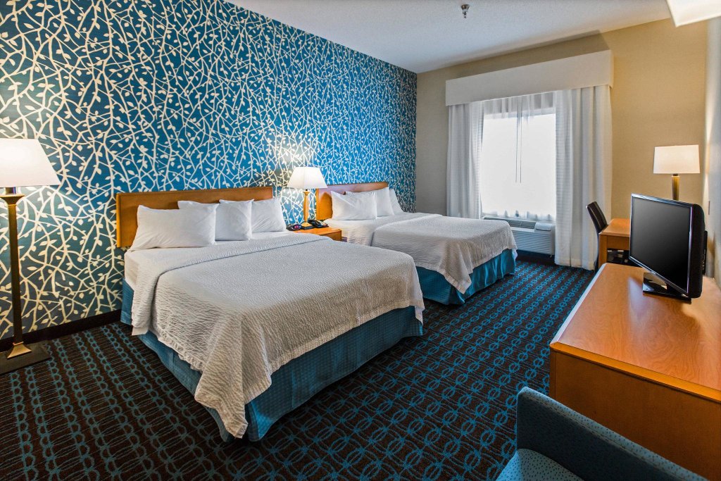 Standard Double room Fairfield Inn & Suites Toledo North