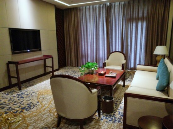 Executive Suite Zhongzhou Leading Hotel