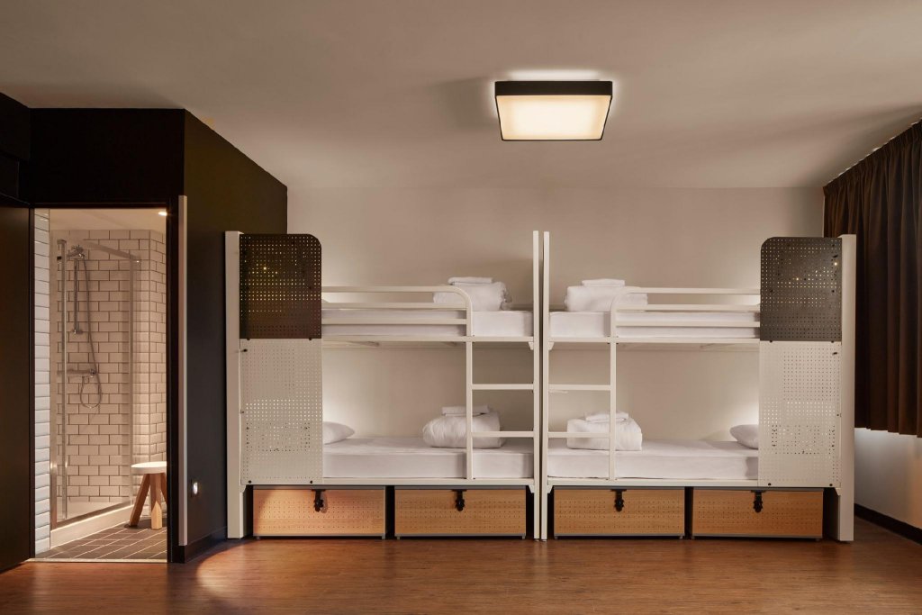 Кровать в общем номере Generator Paris