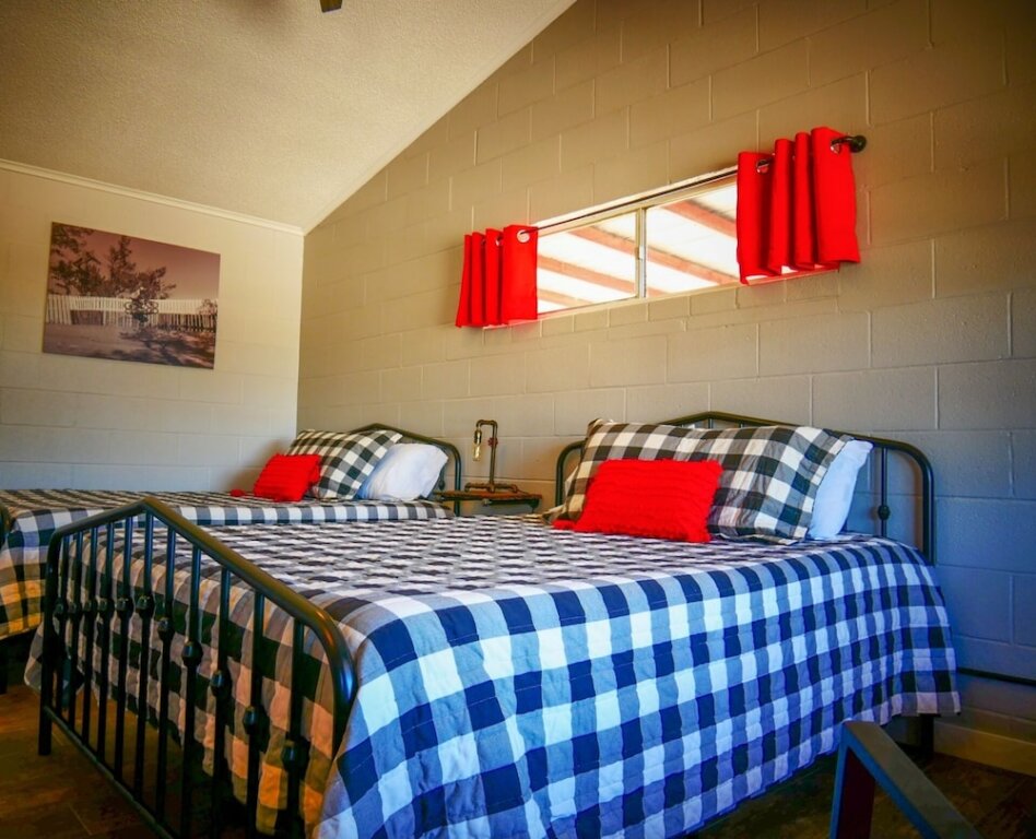 Komfort Vierer Zimmer mit Seeblick Thunderbird Resort & Event Center