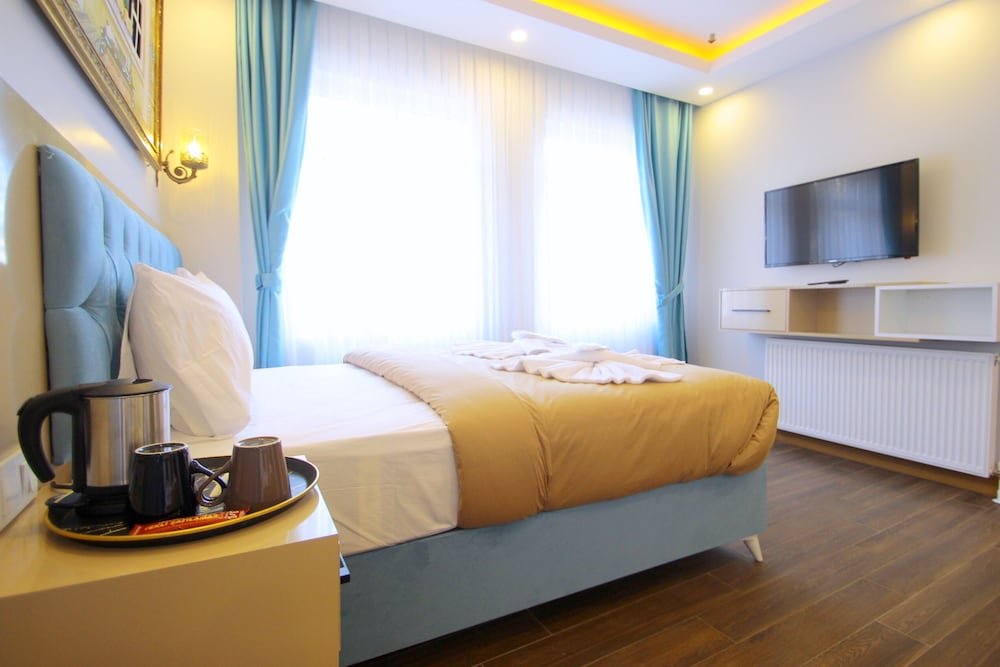 Deluxe Double room with park view Hira Hotel