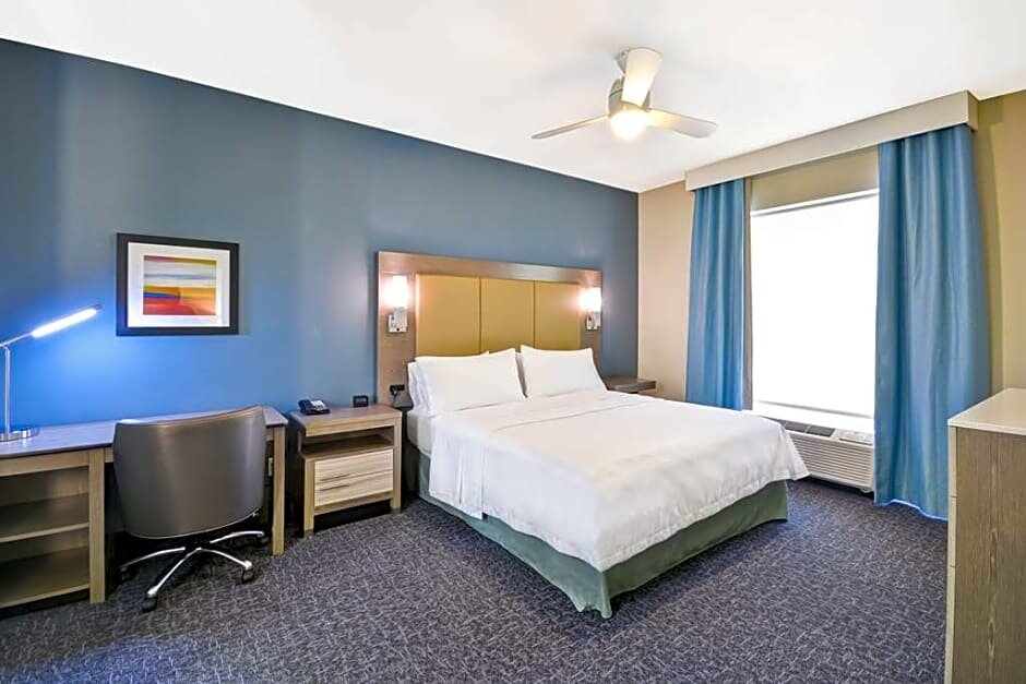 1 Bedroom Mobility / Hearing Accessible Roll-In Shower Suite Homewood Suites by Hilton Orlando Theme Parks