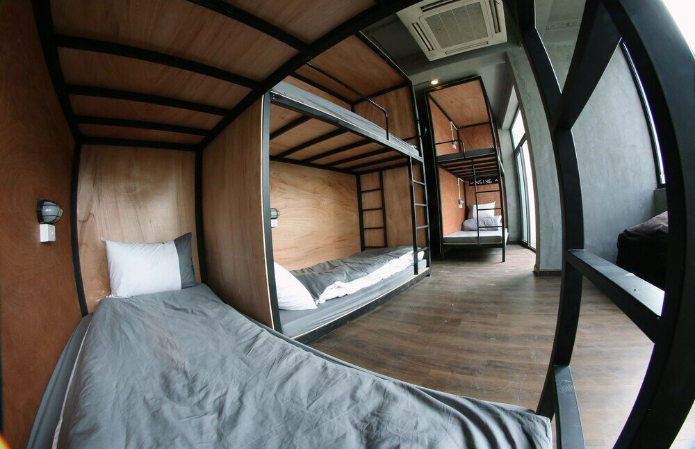 Кровать в общем номере с видом на город Soft Pillow Hostel