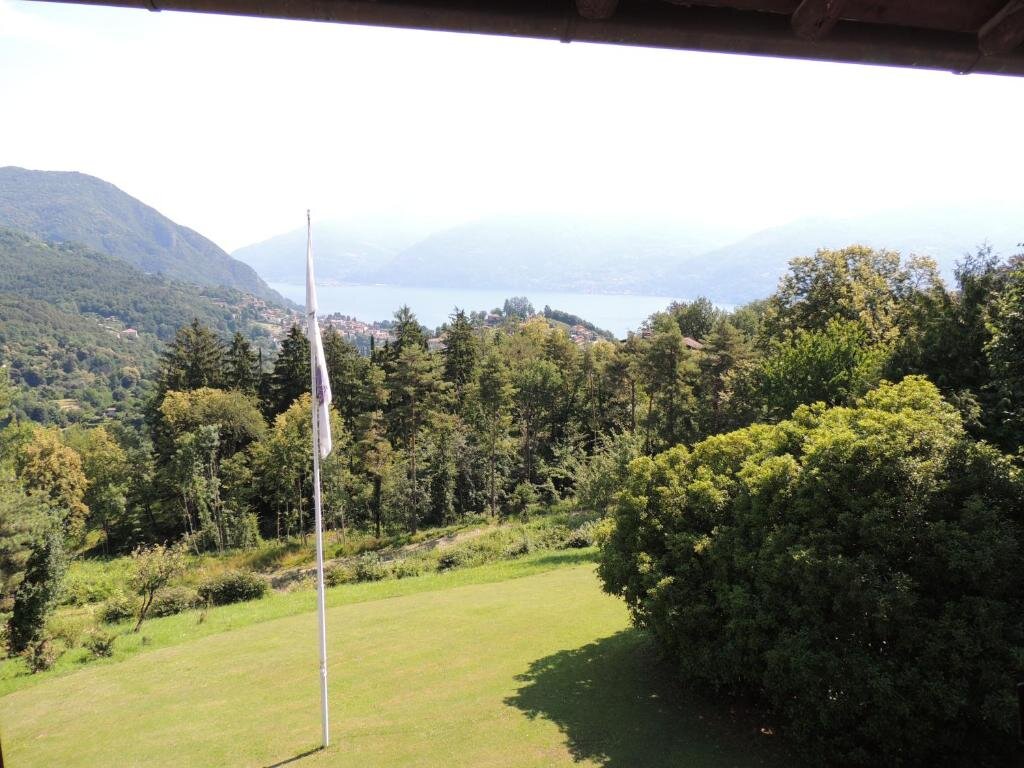 Полулюкс с видом на озеро The Golf Club Guest House