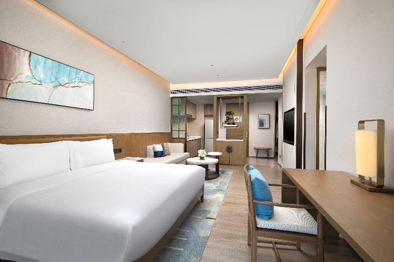 Люкс Holiday Inn & Suites Sanya Yalong Bay, an IHG Hotel