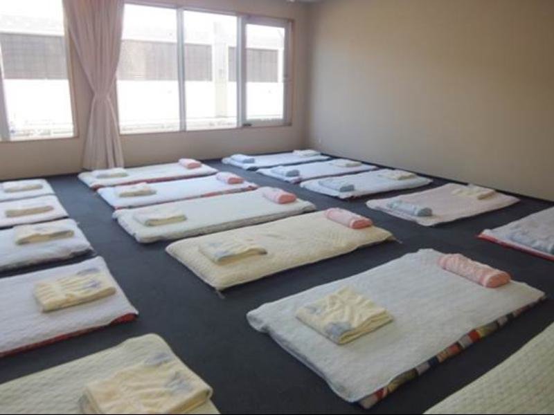 Кровать в общем номере (мужской номер) Natural Onsen Hostel Hidamari no Yu