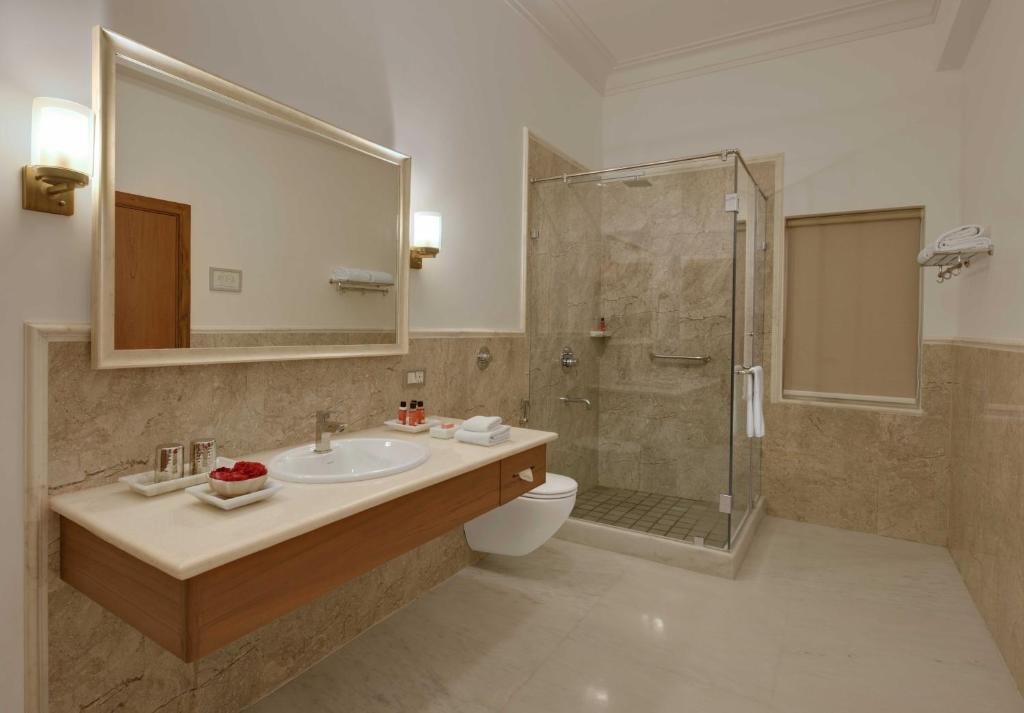 Standard Doppel Zimmer mit Poolblick Fateh Garh Resort