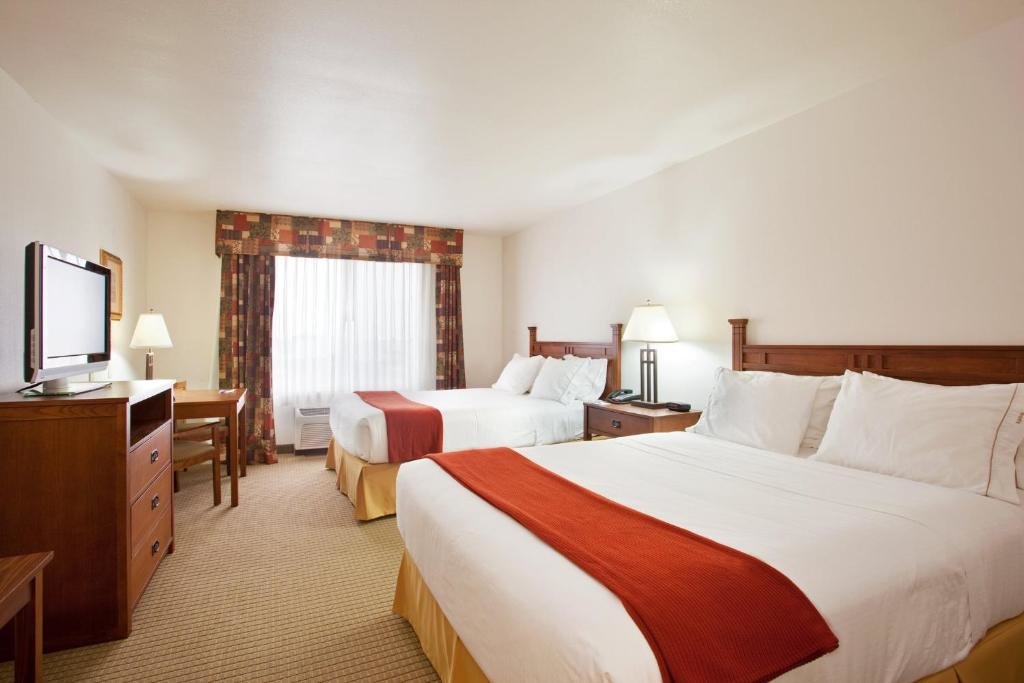 Двухместный номер Standard Holiday Inn Express & Suites Mattoon, an IHG Hotel