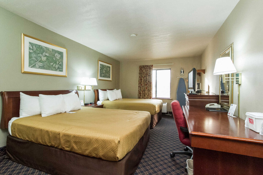 Двухместный номер Standard Econo Lodge Inn & Suites Des Moines - Merle Hay Rd