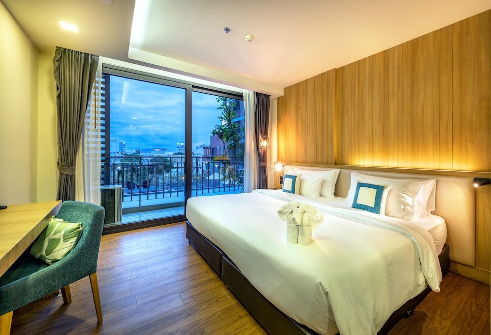 Номер Deluxe с балконом и с красивым видом из окна PLAAI Prime Hotel Rayong SHA Extra Plus