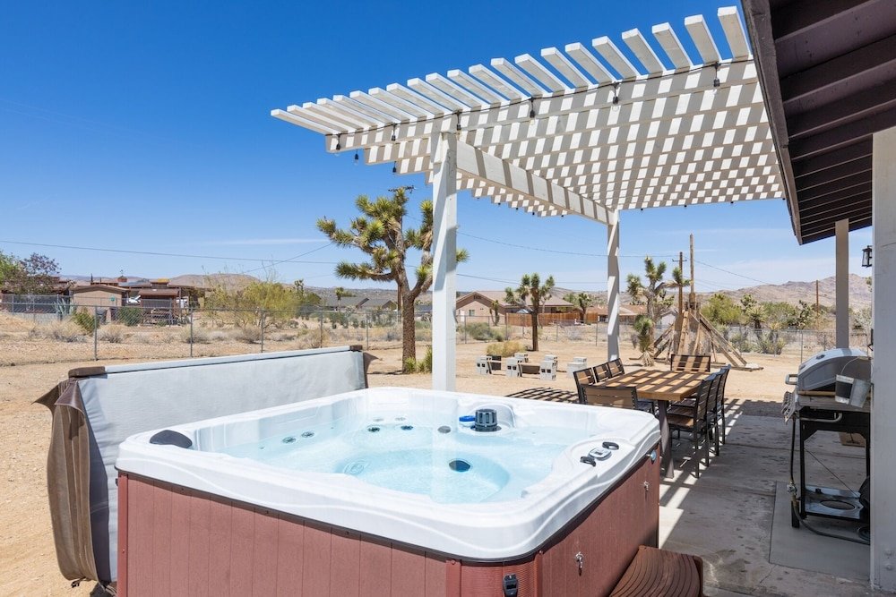 Hütte Horseshoe House - Hot Tub, Bbq And Fire Pit! 4 Bedroom Home by Redawning