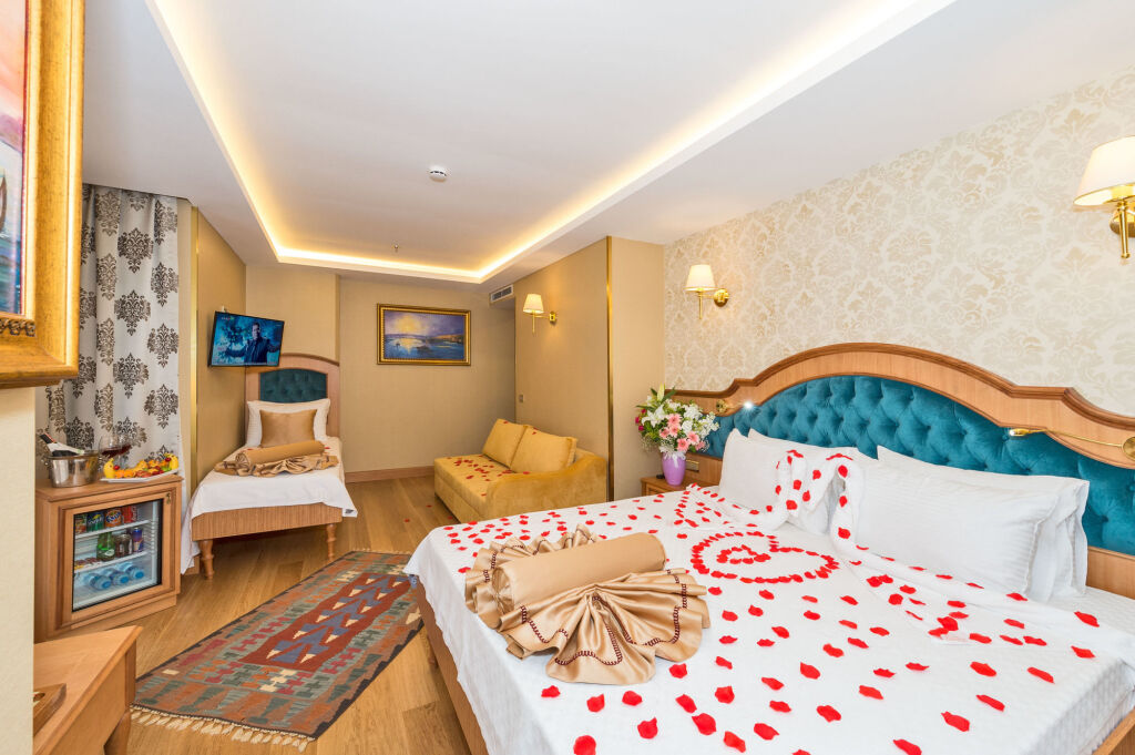 Green gold hotel 4. Отель Голд Стамбул. Априлис Голд отель Стамбул. Graziella Gold Hotel 4 Стамбул. Aprilis Hotel 4*.