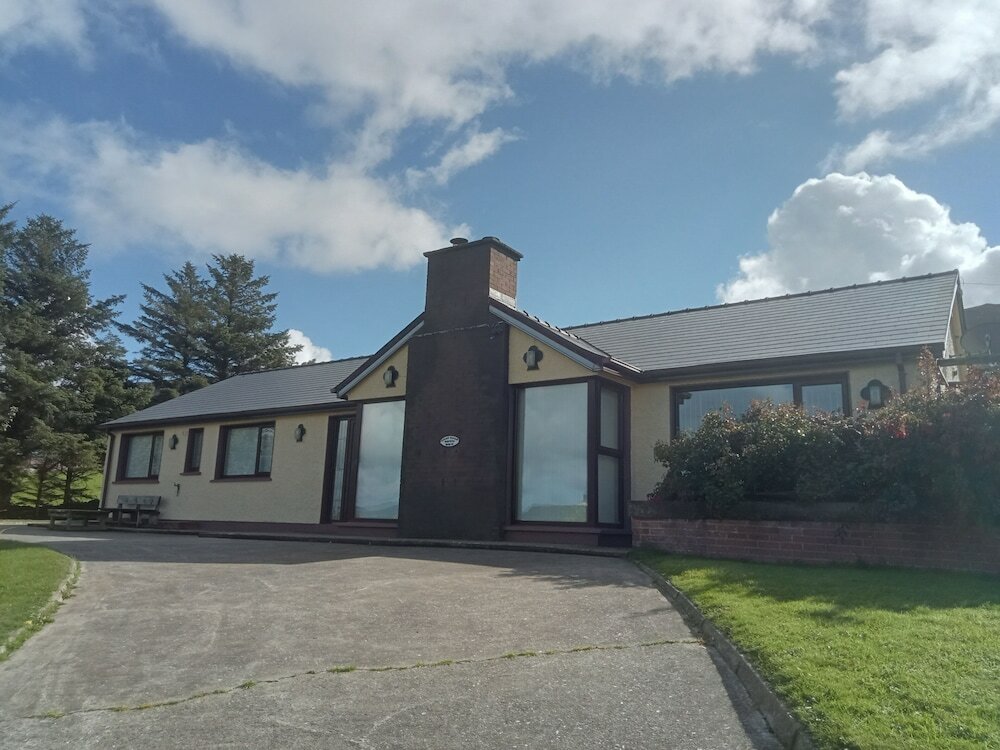 Cottage Impeccable 5-Bed Cottage in fahan buncrana