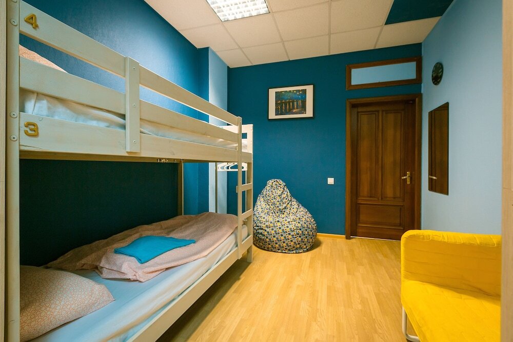 Кровать в общем номере (женский номер) Hello Hostel