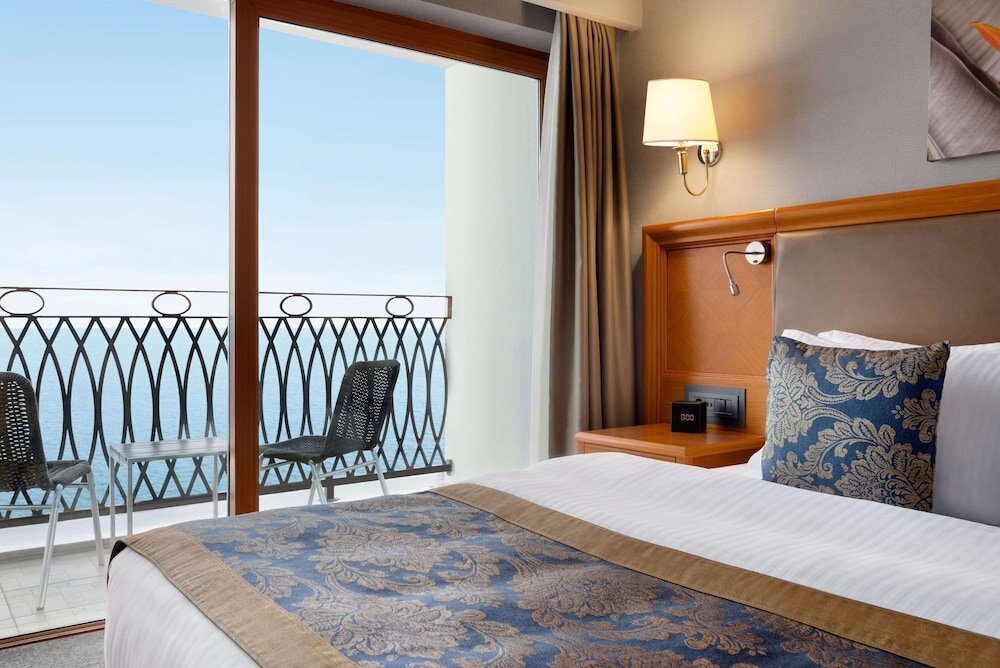Двухместный номер Deluxe с балконом и с видом на море La Quinta by Wyndham Giresun