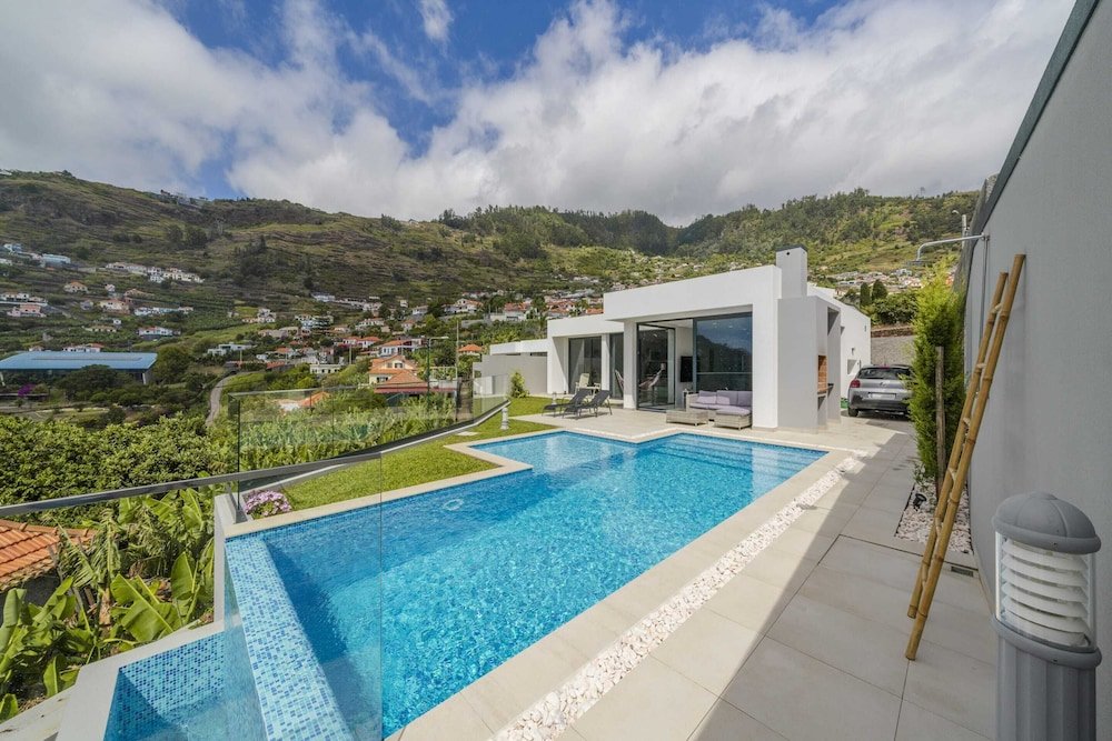 Hütte House With Pool and sea View, Pearl of Calheta