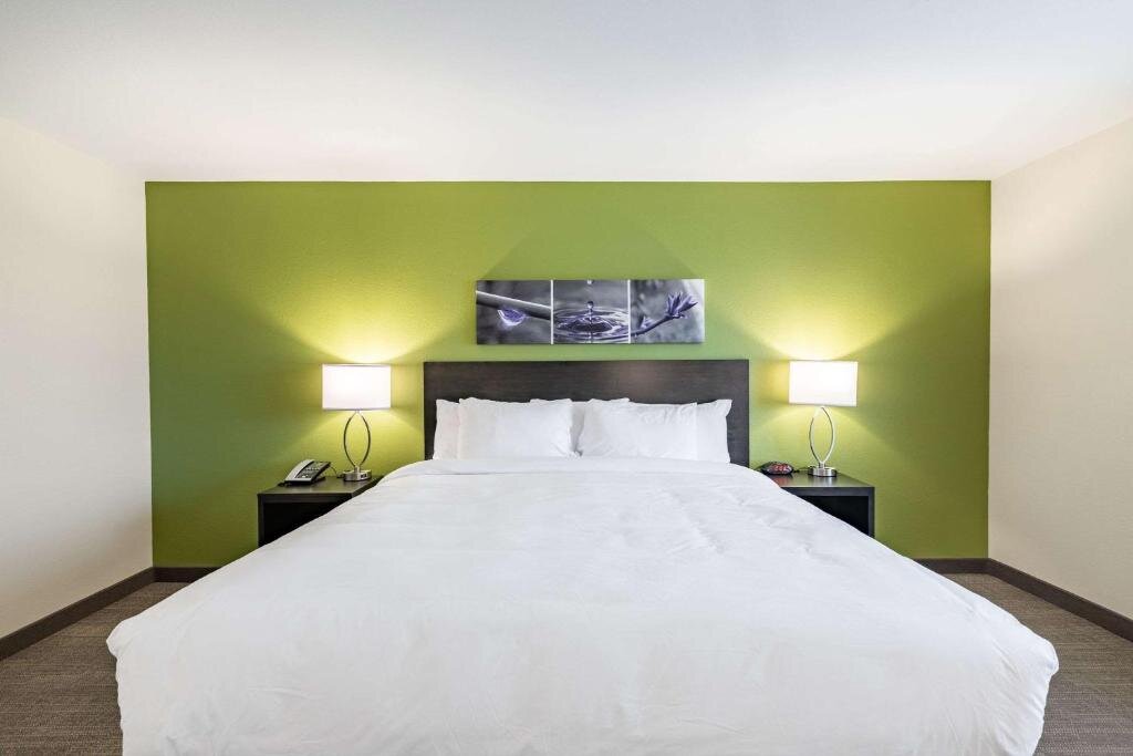 Номер Standard Sleep Inn & Suites Mt. Hope near Auction & Event Center