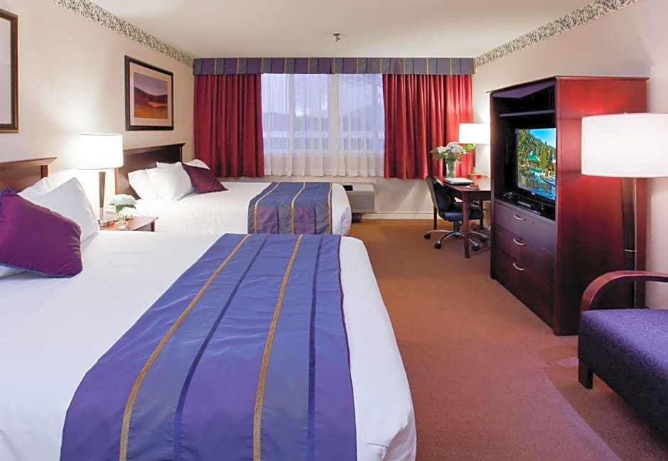 Standard Quadruple room with mountain view Harrison Hot Springs Resort & Spa