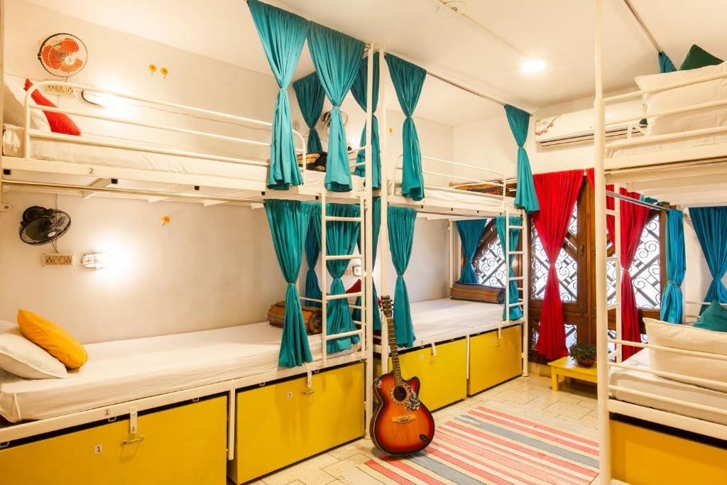 Кровать в общем номере (мужской номер) goSTOPS Varanasi