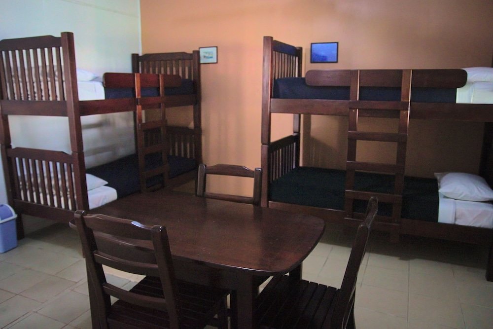 Кровать в общем номере с 4 комнатами Rendezvous Surf Camp Fiji
