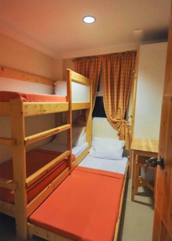Standard Triple room RedDoorz Hostel @ D & G Transient House Baguio