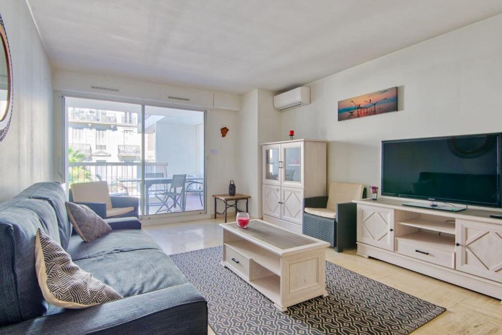 Appartamento 1br w AC and terrace in the heart of Toulon near train station Welkeys