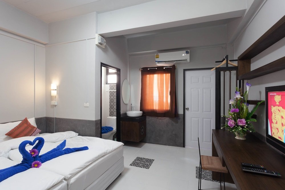 Standard Double room with balcony Feelgood@Journey Hostel