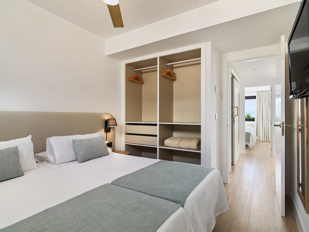 2 Bedrooms Apartment beachfront XQ Vistamar