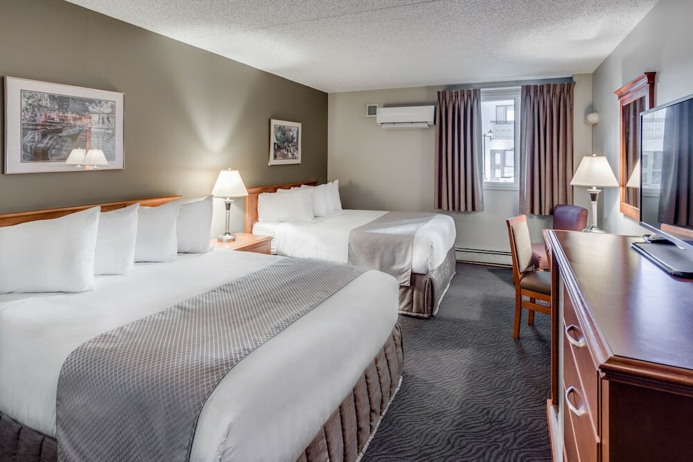 Standard Quadruple room Heritage Inn Hotel & Convention Centre - High River