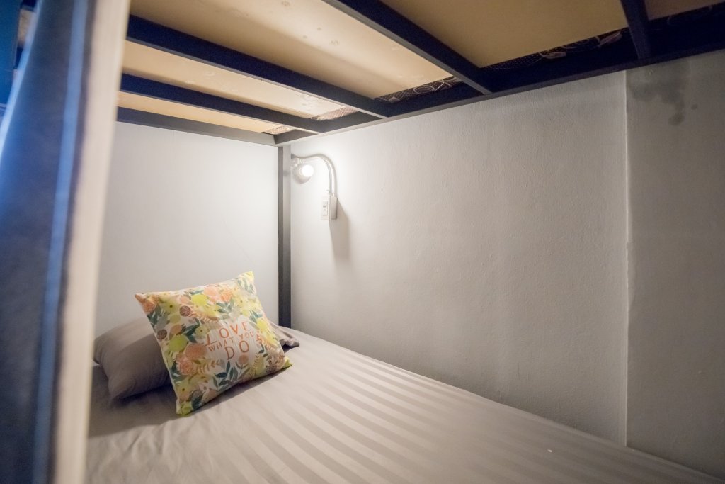 Кровать в общем номере (женский номер) Shakira Hostel