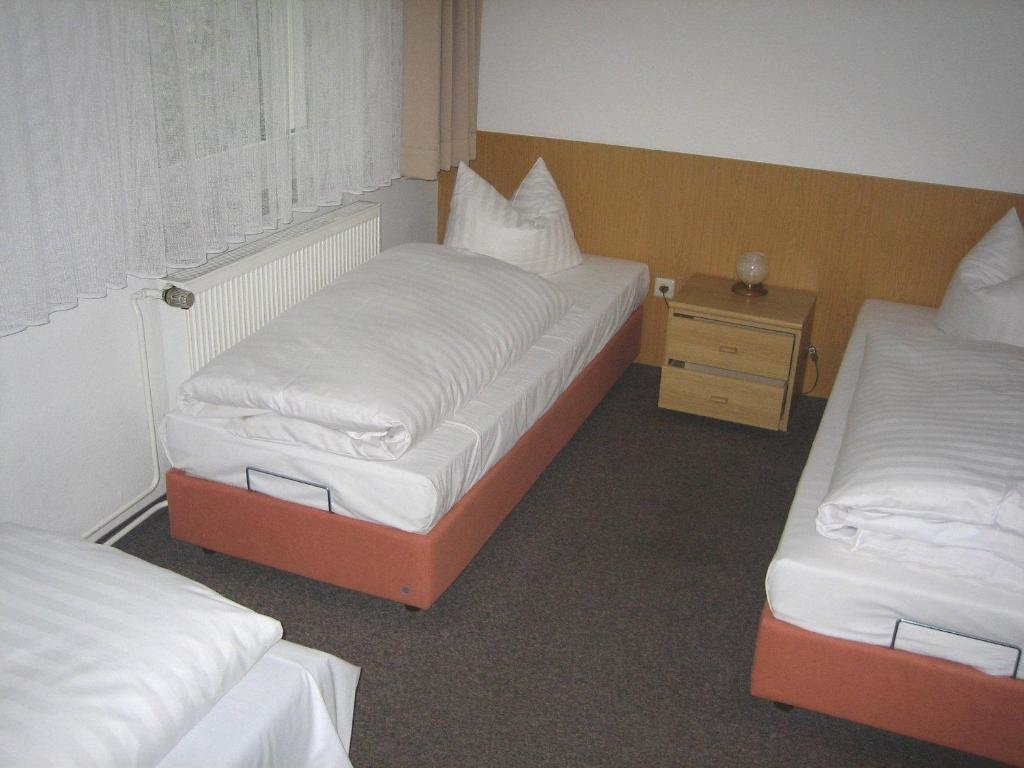 Standard Triple room Hotel Heidenschanze
