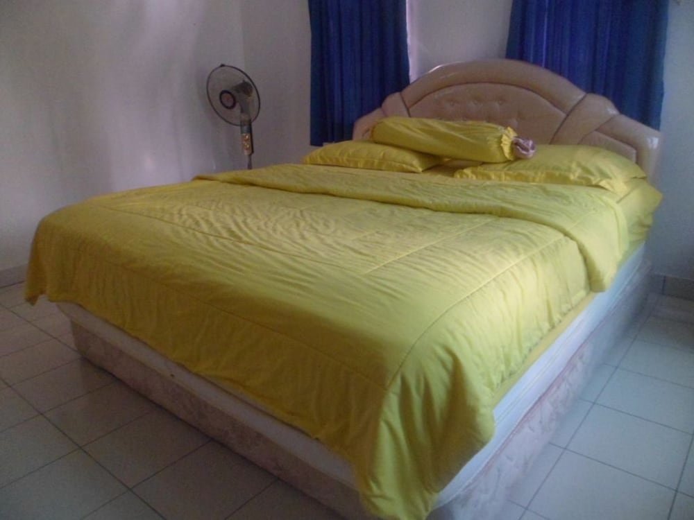 4 Bedrooms Villa Kota Bunga R