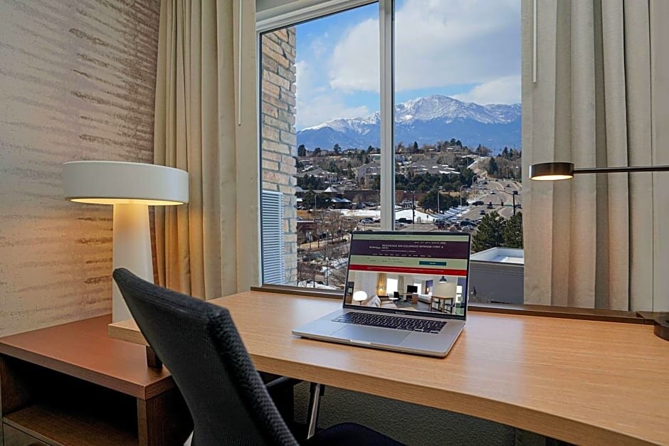 Двухместный люкс c 1 комнатой с видом на горы Residence Inn by Marriott Colorado Springs First & Main