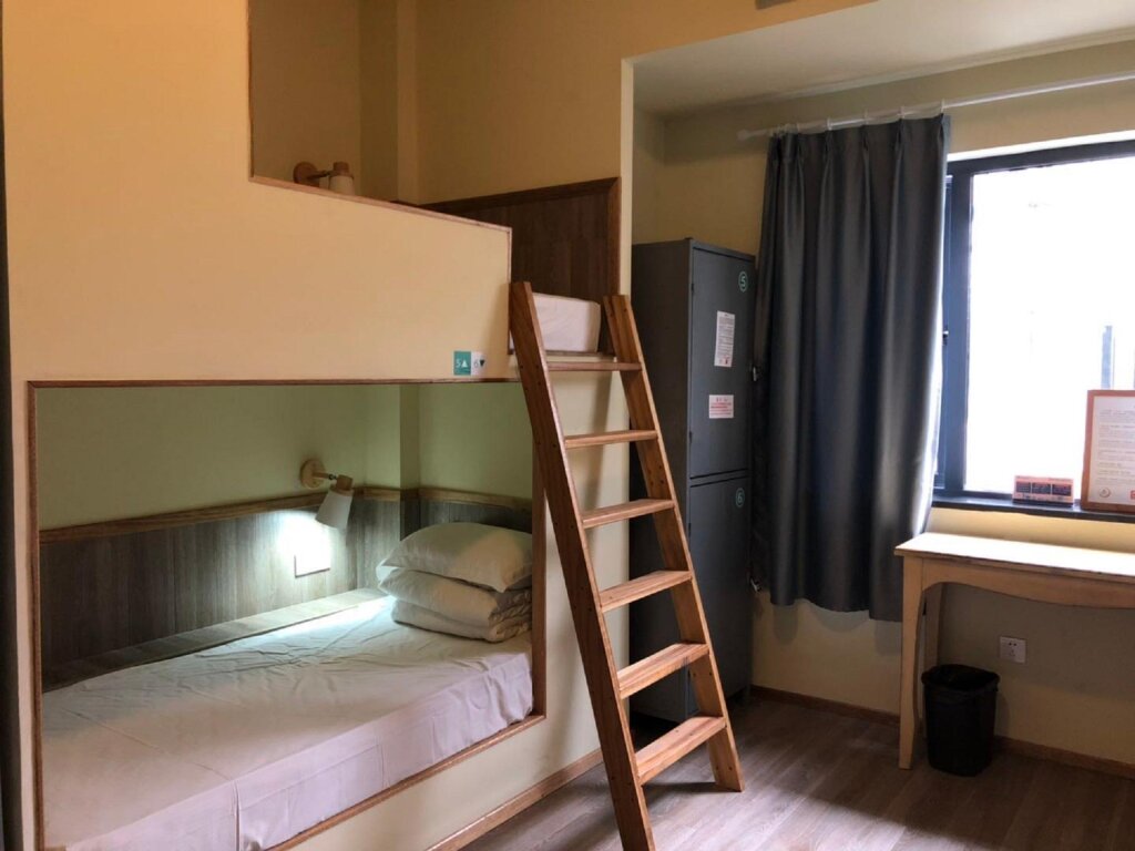 Кровать в общем номере (женский номер) Wushanyi International Youth Hostel