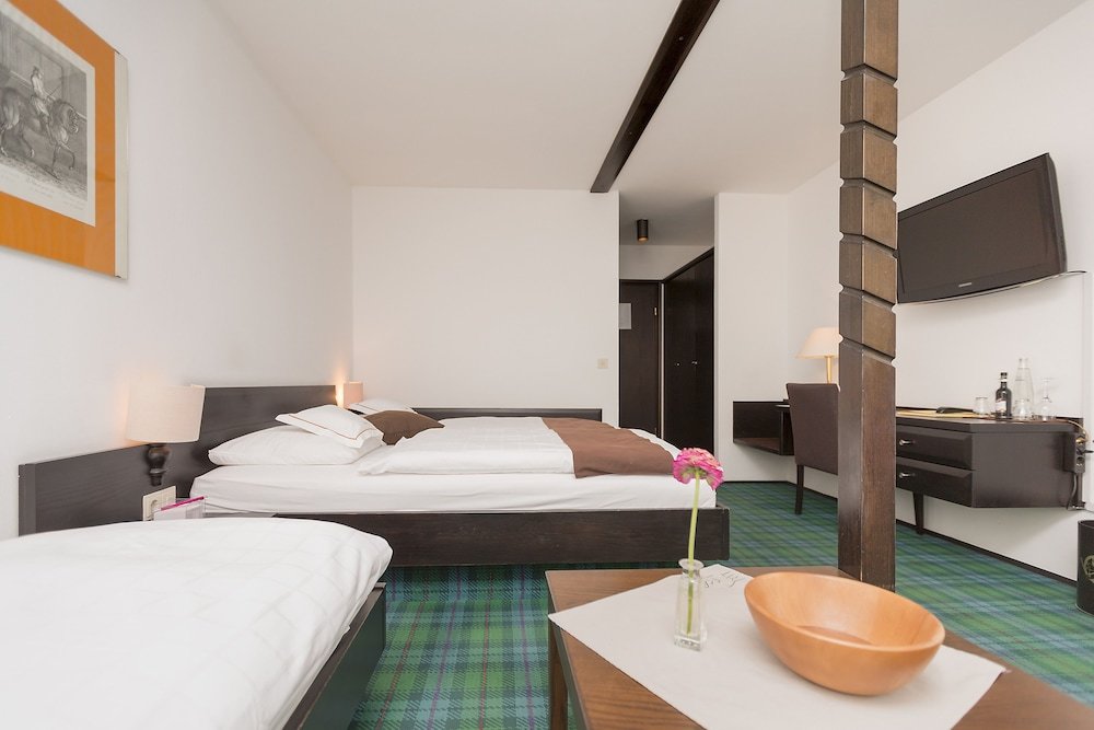 Standard Triple room with balcony Hotel Alpenhof Postillion