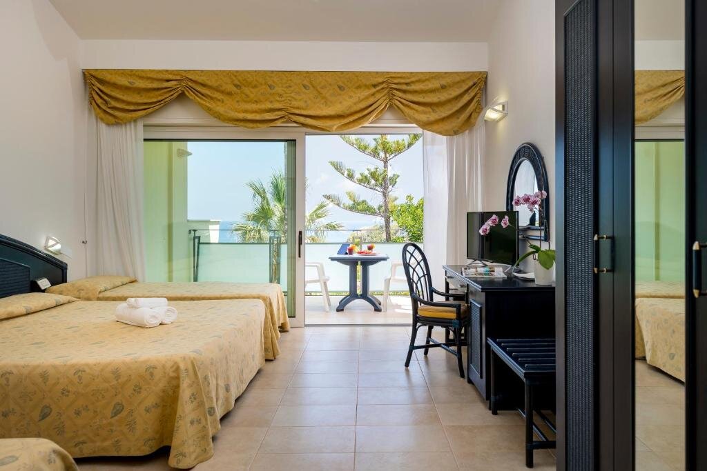 Четырёхместный номер Comfort Hotel Villaggio Stromboli