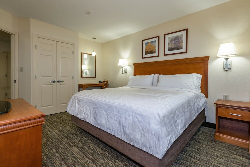 Suite 1 Schlafzimmer Candlewood Suites Mobile-Downtown, an IHG Hotel