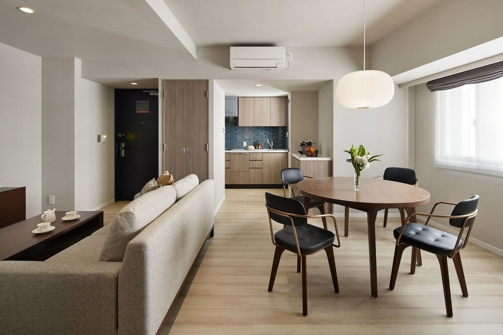 Suite 1 Schlafzimmer mit Balkon Oakwood Hotel & Apartments Azabu Tokyo
