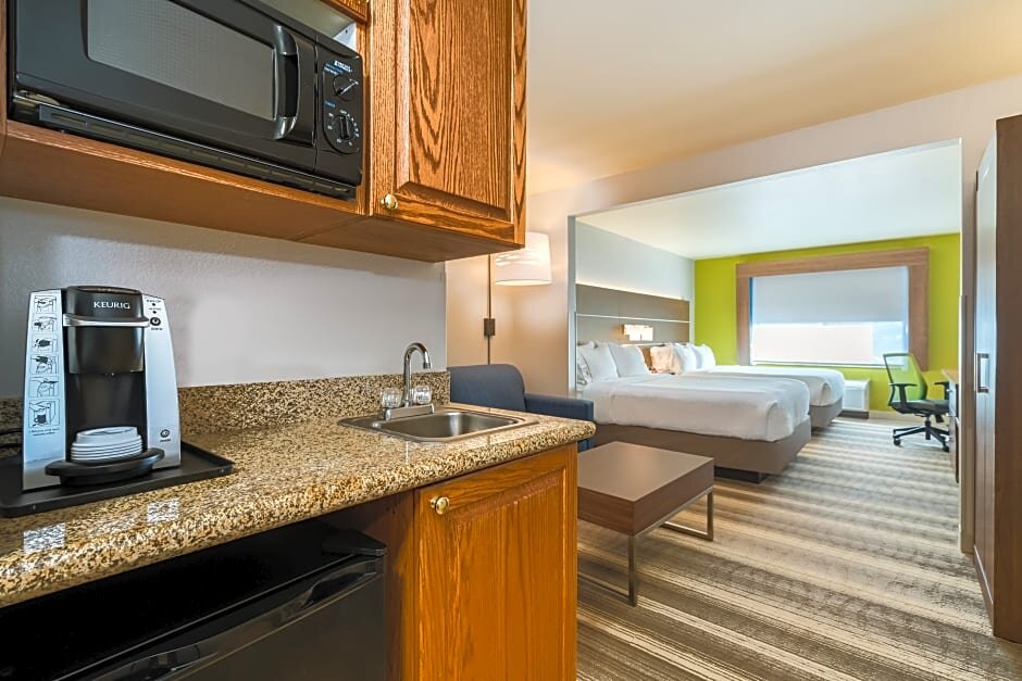Vierer Suite Holiday Inn Express Hotel & Suites Rocky Mount, an IHG Hotel