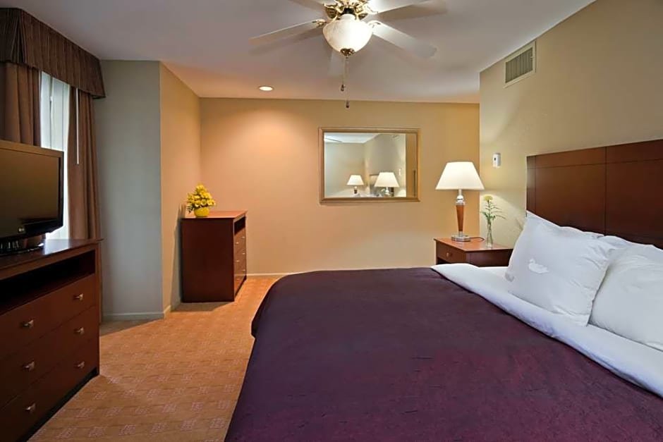 Четырёхместный номер Standard с 2 комнатами Homewood Suites by Hilton Dayton-Fairborn