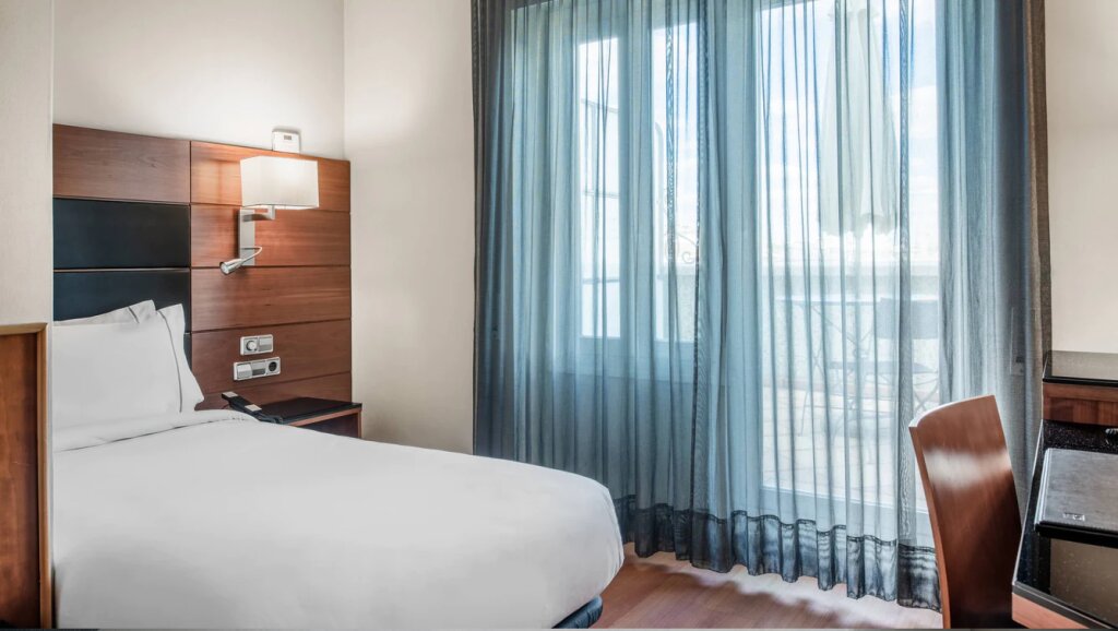 Одноместный номер Standard AC Hotel Carlton Madrid by Marriott