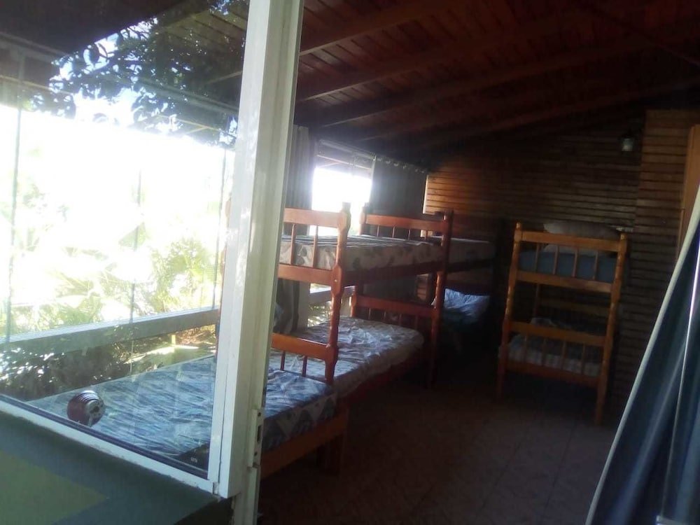 Bett im Wohnheim mit Balkon und am Strand Magic Hostel