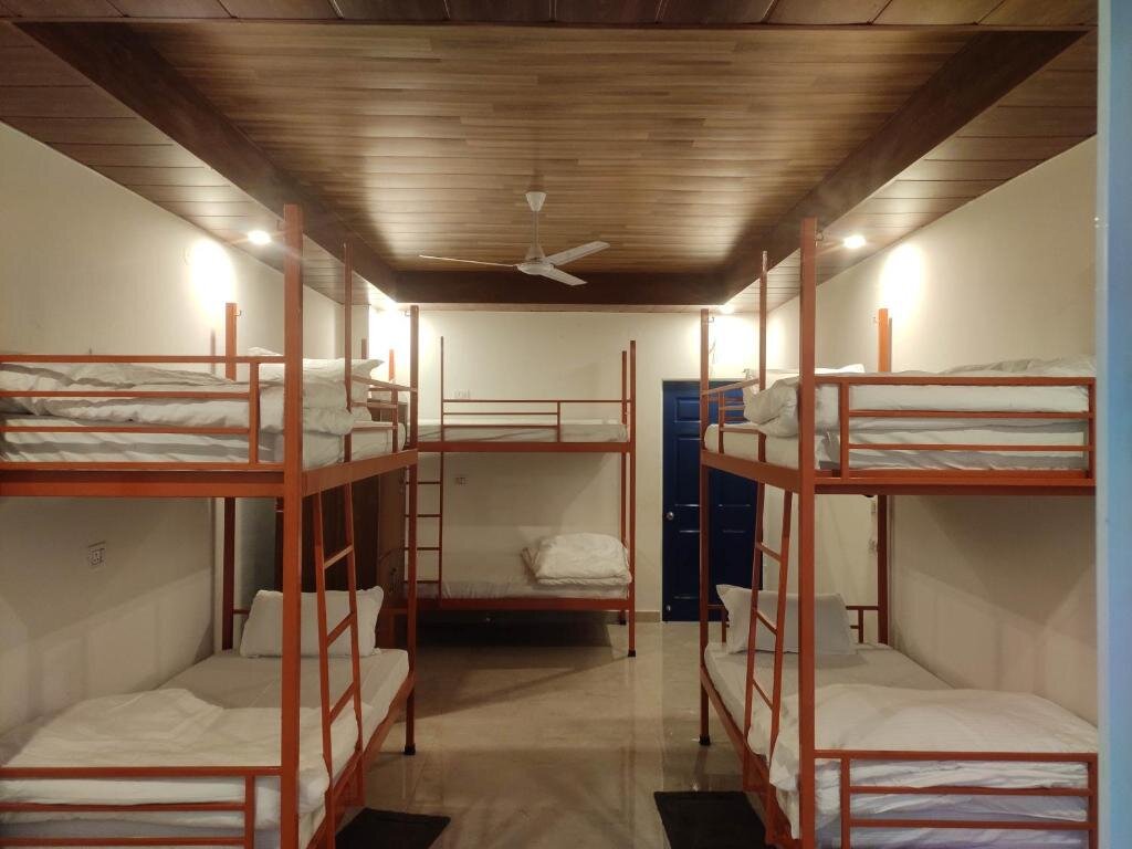 Кровать в общем номере Goroomgo Hill Hoppers Rishikesh